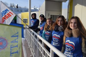 Городское мероприятие посвящённое Дню борьбы со СПИДом «К здоровью на перегонки» участники мероприятия студенты Лысковского агротехнического техникума и педагог-организатор Пухова С.А.