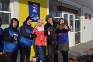 Городское мероприятие посвящённое Дню борьбы со СПИДом «К здоровью на перегонки» участники мероприятия студенты Лысковского агротехнического техникума и педагог-организатор Пухова С.А.