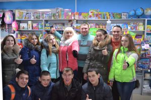 Городское мероприятие посвящённое Дню борьбы со СПИДом «К здоровью на перегонки» участники мероприятия студенты Лысковского агротехнического техникума и педагог-организатор Пухова С.А.